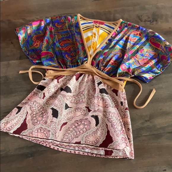 Gorgeous multi-patterned boutique top! - Picture 1 of 6